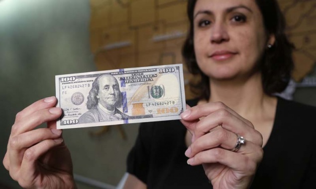 В столичных обменниках немного подорожал доллар