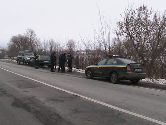 В Киевской области ГАИшники нашли наркотики у пассажира авто