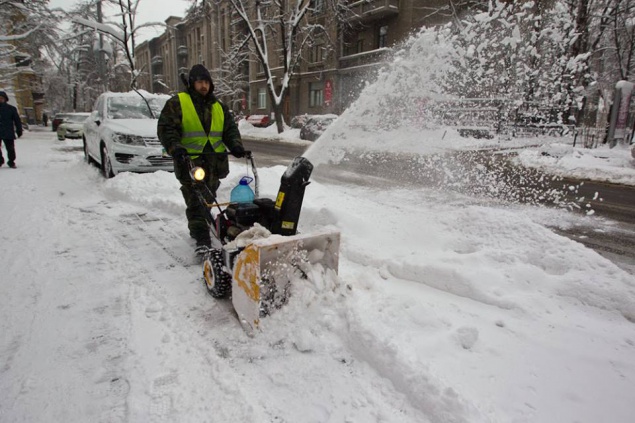 “Киевавтодор” пообещал очистить столицу от снега до завтрашнего утра