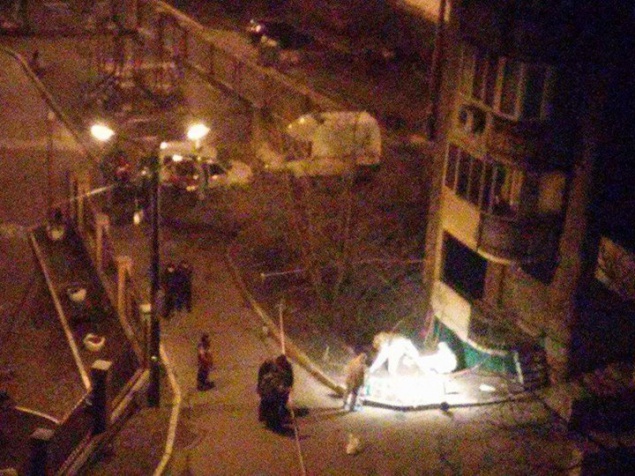 В Киеве неизвестные вылили 1,5 кг ртути около жилого дома (фото)