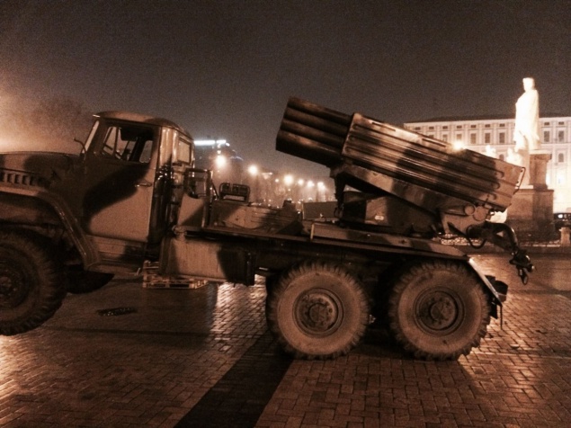 Сегодня ночью на Михайловскую площадь свозили захваченную российскую технику (фото)