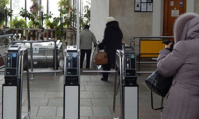 Из-за новшеств столичного метро страдают невнимательные пассажиры и дальтоники