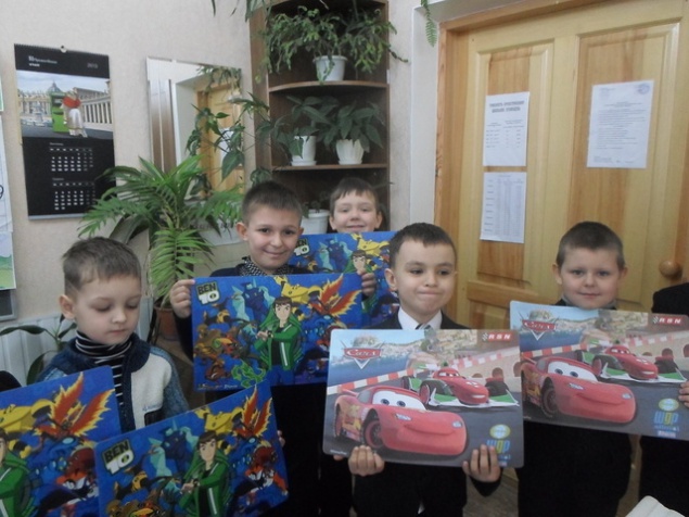 В киевских школах собирают деньги на празднование “23 февраля”