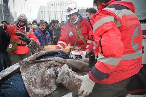 Кличко наградит медиков, проявивших себя во время Майдана