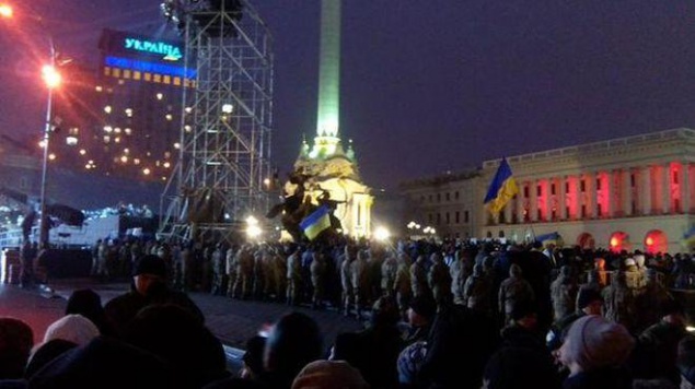 На Майдан почтить память Небесной сотни пришло около 10 тыс человек