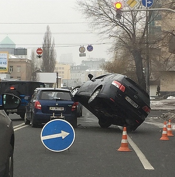 В Киеве произошло “каскадерское” ДТП (фото)