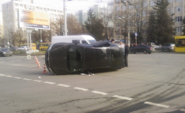 В ДТП в Соломенском районе перевернулась машина с двумя детьми