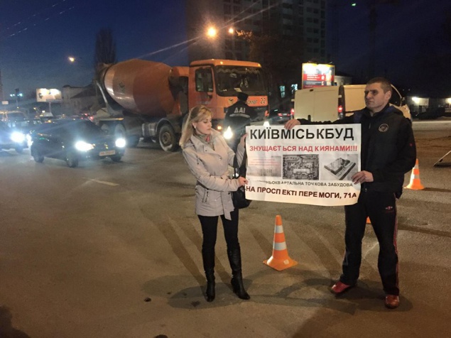 Протестующие против незаконного строительства в Киеве активисты перекрывали проспект Победы (+ ФОТО, ВИДЕО)