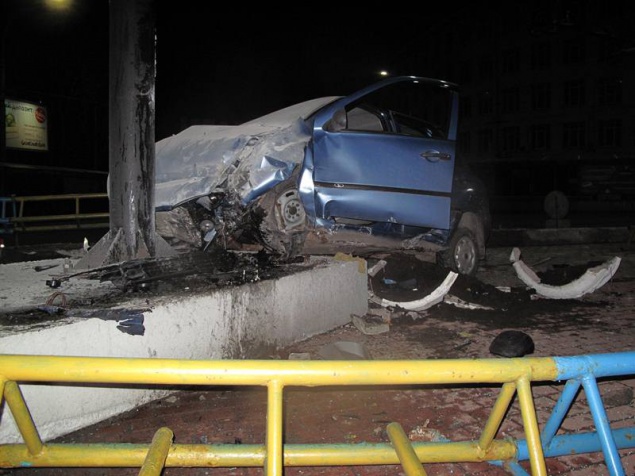 В результате ДТП в Киеве сильно пострадали водитель и пассажир “Жигулей” (+ ФОТО)