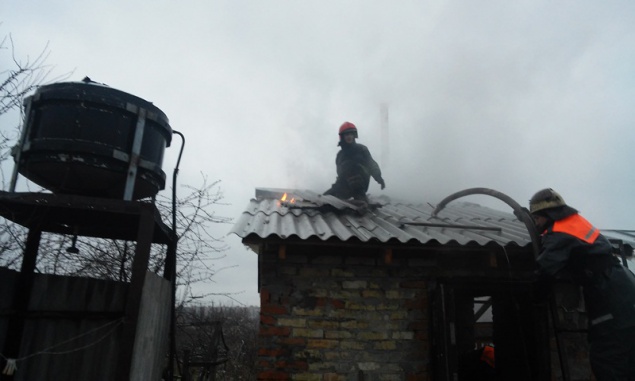 В Киево-Святошинском районе сгорела частная котельная (фото)
