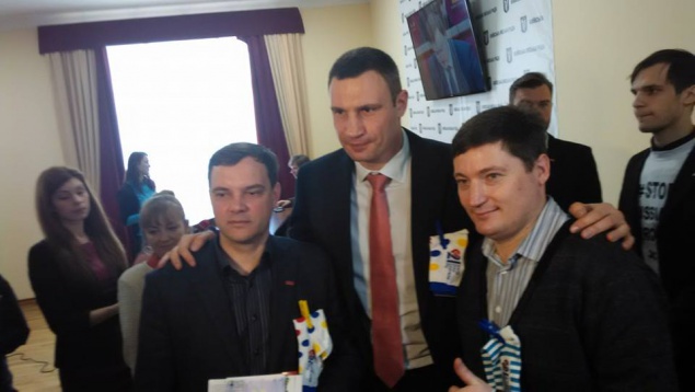 Кличко предложил депутатам Киевсовета в субботу одеть разноцветные носки