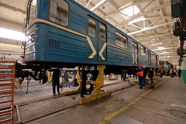 Миллиард на ремонт 50 вагонов киевского метро прогнозируемо получил Крюковский завод