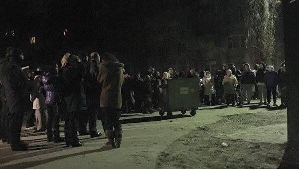 На незаконных застройках Киева начали стрелять в протестующих горожан