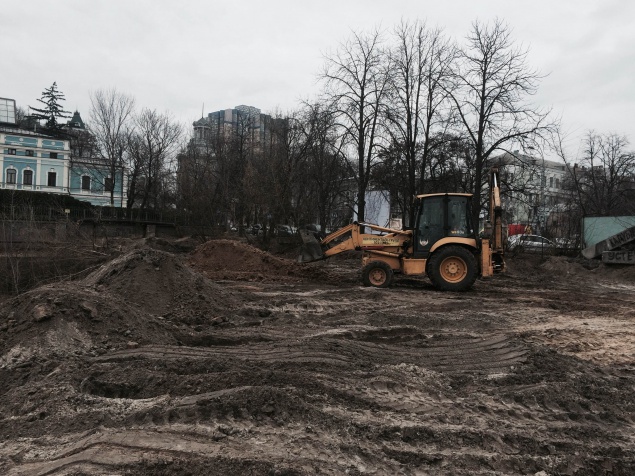 Незаконное строительство на месте будущего Мемориала Небесной Сотни в Киеве приостановлено (фото)