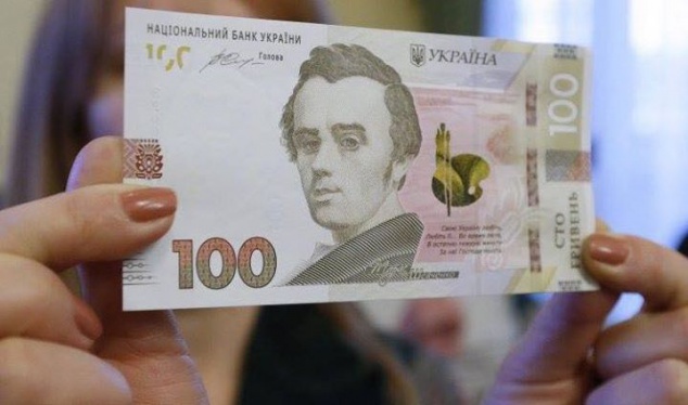 С понедельника в оборот поступают новые банкноты номиналом 100 гривен