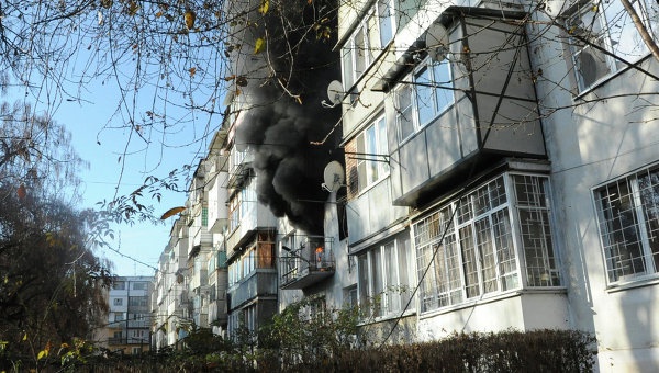 Из горящей столичной пятиэтажки спасатели эвакуировали 20 человек
