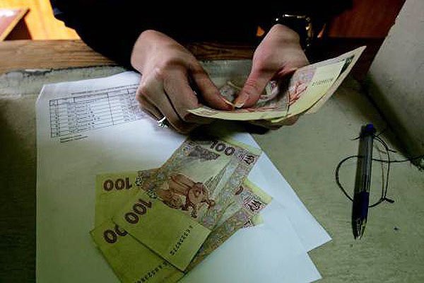 Минимальная зарплата в Украине должна быть больше на 700 грн