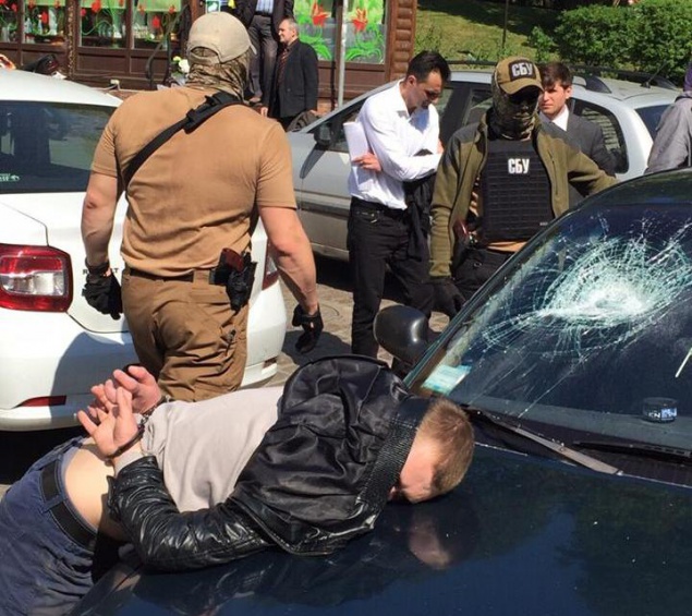 В Киеве при получении взятки сотрудники СБУ задержали двух следователей МВД (ФОТО)