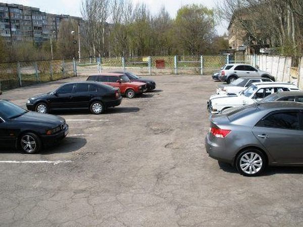 Автостоянка в Подольском районе столицы незаконно работала  на протяжении 7 лет