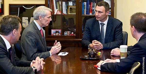 Кличко попросил помощи в реабилитации ветеранов АТО у американских сенаторов