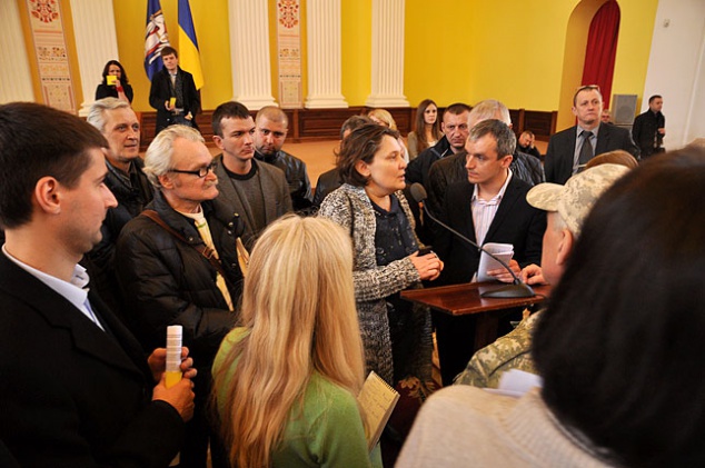 Киевляне сорвали создание инициативной группы для формирования Общественного совета при КГГА (фото)