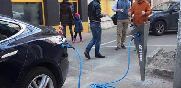 В Киеве появилась еще одна “заправка” для электроавтомобилей
