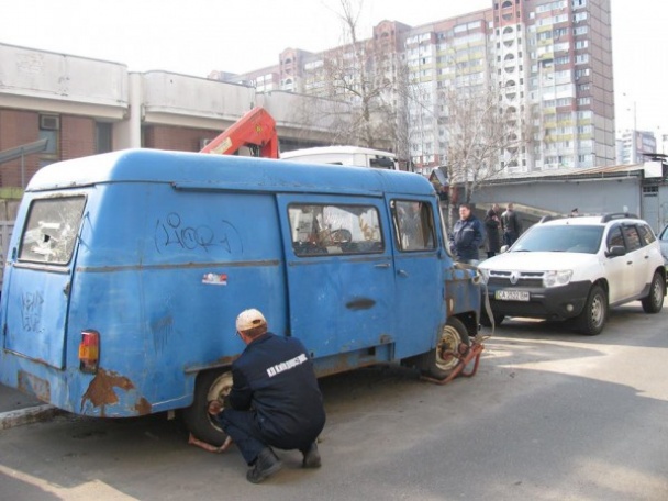 Столичные власти собрались очистить Киев от “автомусора”