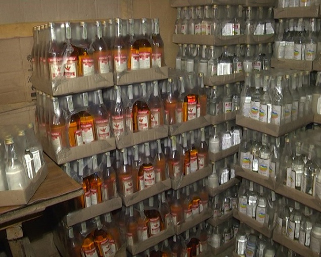 Правоохранители Киевщины изъяли фальсифицированную водку почти на миллион гривен (ФОТО)