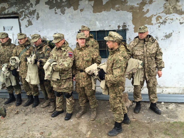 “Правый сектор” переходит на контракт в украинскую армию