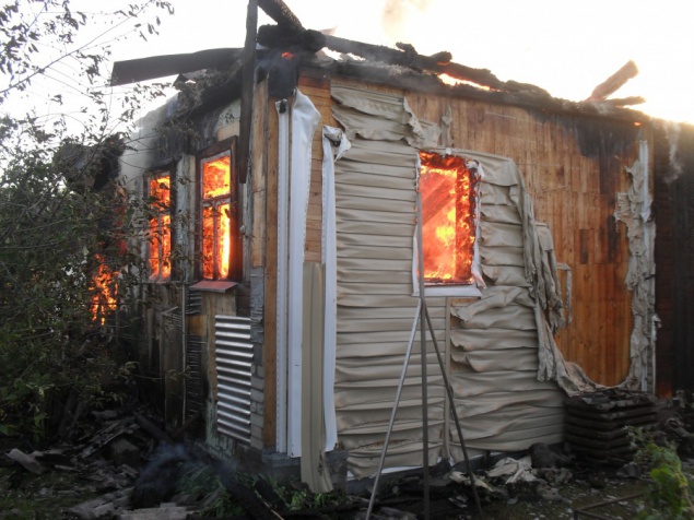 В Киевской области горит дачный кооператив