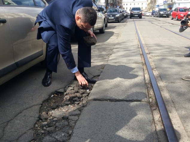 Кличко попросил “Киевавтодор” ремонтировать дороги, ориентируясь на “западное” качество (фото)