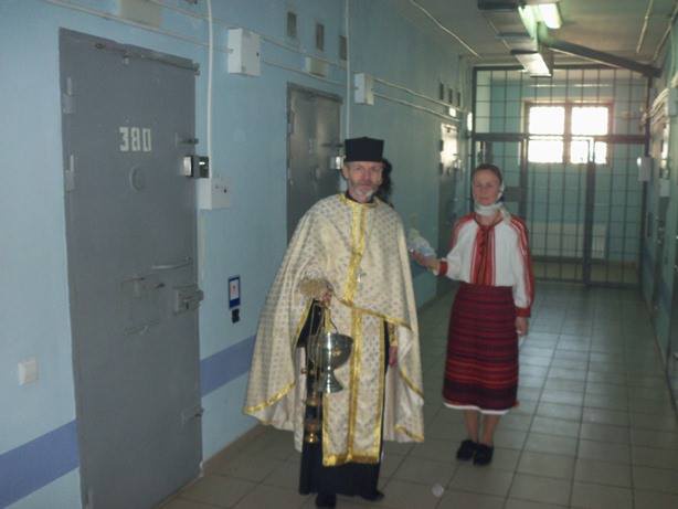 Заключенные в Киевском СИЗО угостились пасхальными куличами