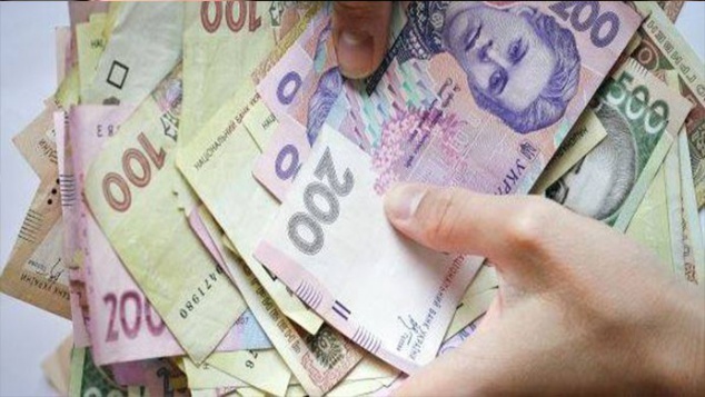 Два столичных фискала погорели на взятке в 58 тыс грн