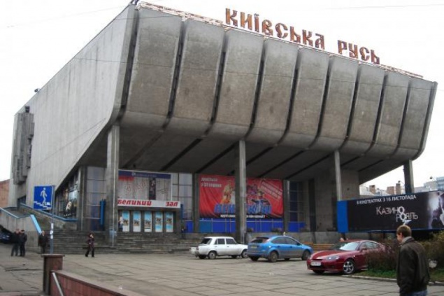 В кинотеатре “Киевская Русь” злоумышленники испортили самый большой экран Украины