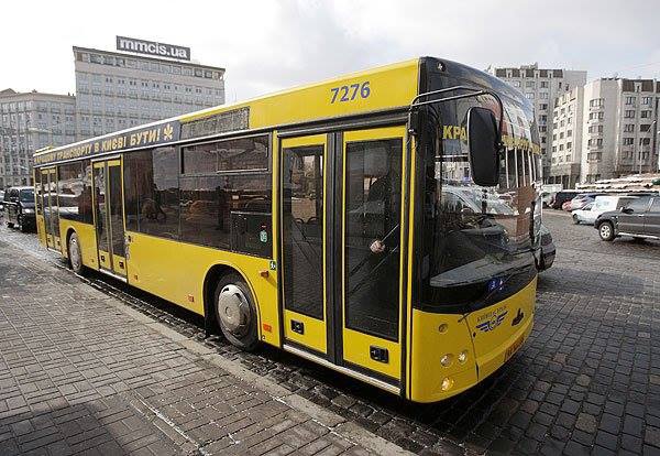 “Киевпастранс” продлил время работы автобусов, соединяющих Подол и Левобережье