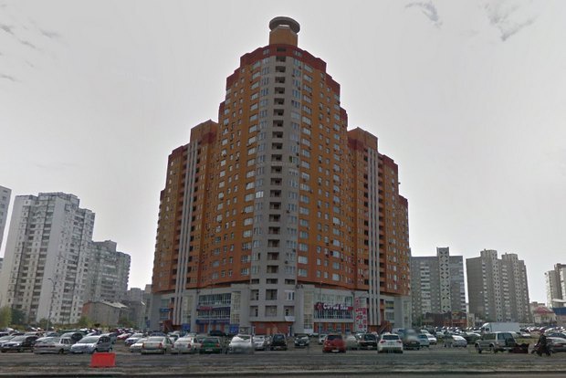 С 15-этажа “дома Чечетова” выпал мужчина