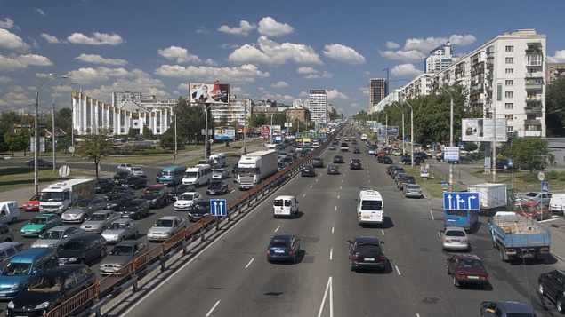 На столичном проспекте Победы в течении трех месяцев движение автотранспорта будет ограничено