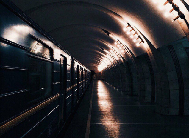 На станции метро “Петровка” женщина-инвалид прыгнула под поезд