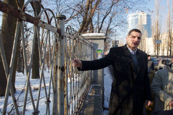 Через неделю в ботаническом саду Киева откроют новый забор стоимостью 8 млн грн