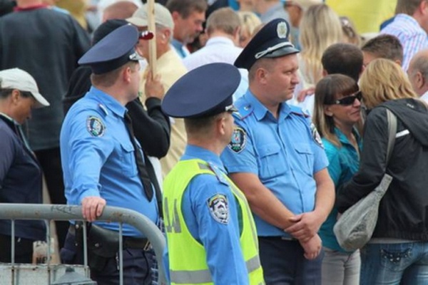 Сегодня за порядком в правительственном квартале следят более 700 милиционеров