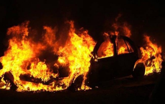 Сегодня ночью в Киеве пылало 4 автомобиля