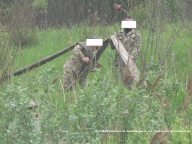 Возле зоны отчуждения на Киевщине поймали группу искателей янтаря (фото)