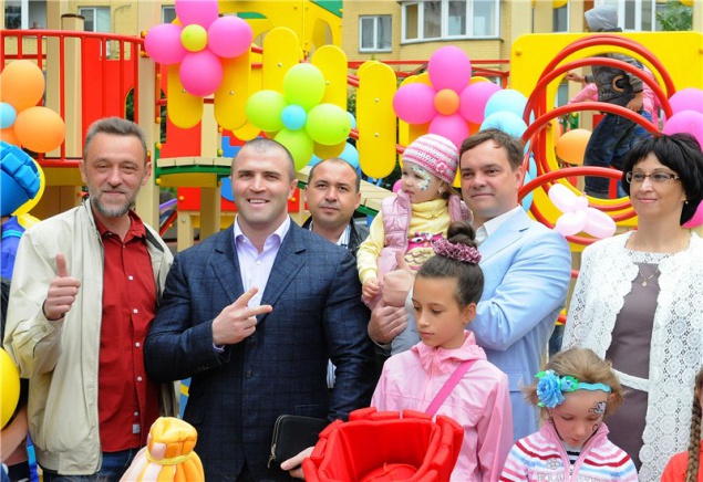 Компания “Дисбуд” открыла детскую площадку по ул. Миропольской (фото)