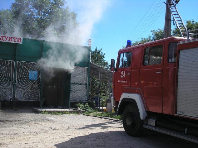 В Киевской области горел сельмаг (фото)