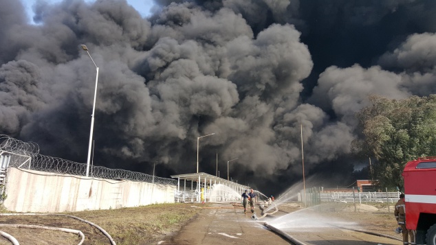 Масштабный пожар на нефтебазе в Василькове: хроника событий (+ФОТО, ВИДЕО)