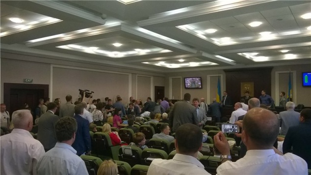Сессия Киевоблcовета сорвана из-за драки в зале (фото)