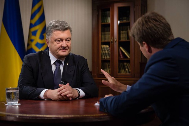 Порошенко назвал российский кредит “взяткой Януковичу”