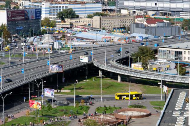 В Киеве хотят переименовать “московские” мост и площадь