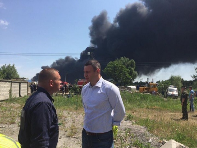 Пожар в Васильковском районе вынудил Кличко дать команду проверить все нефтебазы и АЗС в Киеве