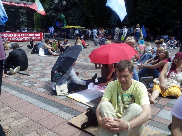В Киеве предприниматели устроились на “сидячую забастовку”